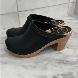 No. 6 size 35 or 5 leather clogs black
